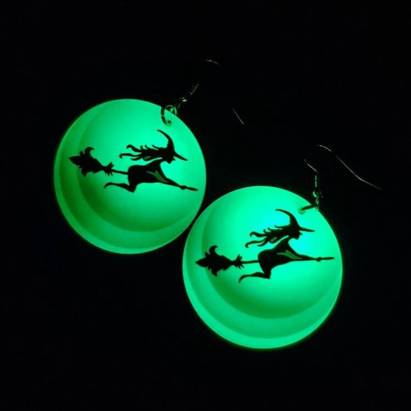 $3 LUMINOUS WITCH AND MOON EARRINGS. NEW. $3 WITH ANY $10 OR MORE - Picture 4 of 16
